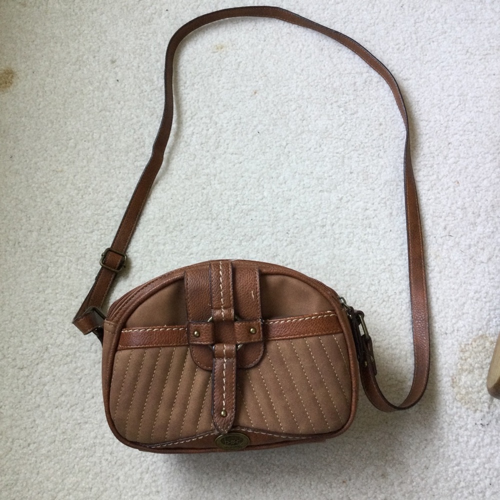 b.o.c. CLOVER HILL CAMERA CROSSBODY HANDBAG